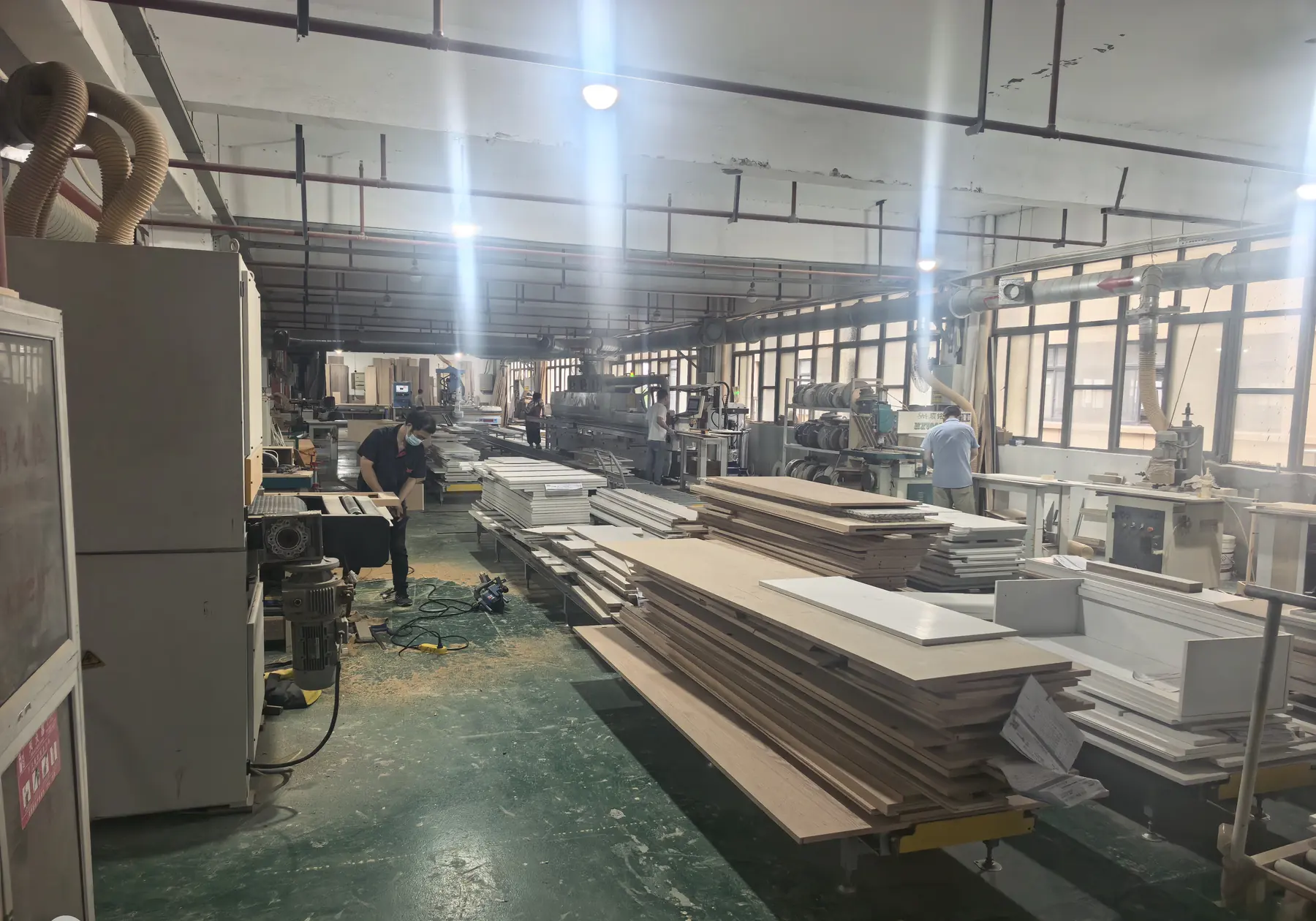 油漆工厂实拍:决定柜体质感的,不只是颜色